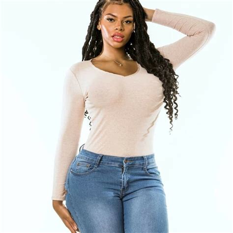 Halles hayes - Halle Hayes 2023 Height: 5 ft 7 in / 170 cm, Weight: 137 lb / 62 kg, Body Measurements/statistics: 35-27-38 in, Bra size: D, Birth date, Hair Color, Eye Color ... 